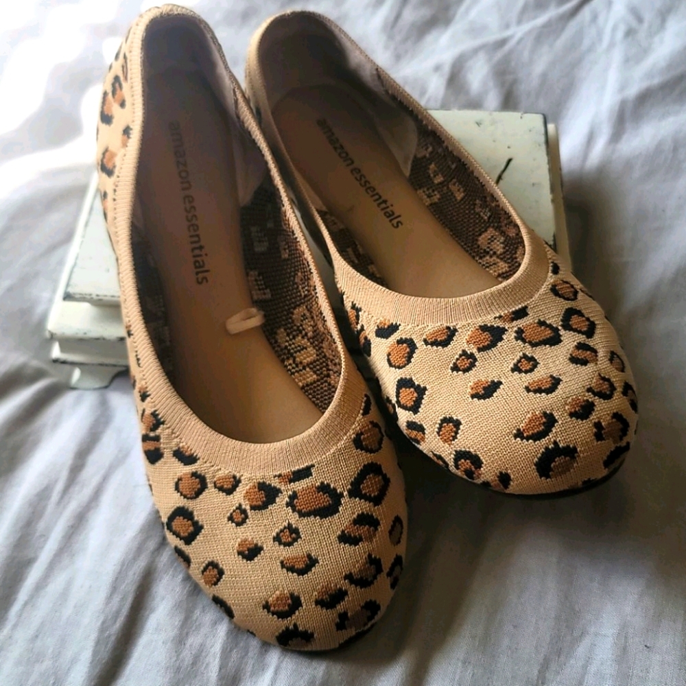 Amazon Essentials Round Toe Woven Ballet Flat 8W